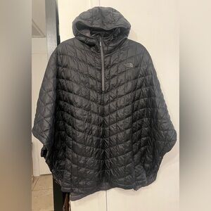 The North Face Women XL Black ThermoBall Insulated Quilted Puffer Poncho Hooded